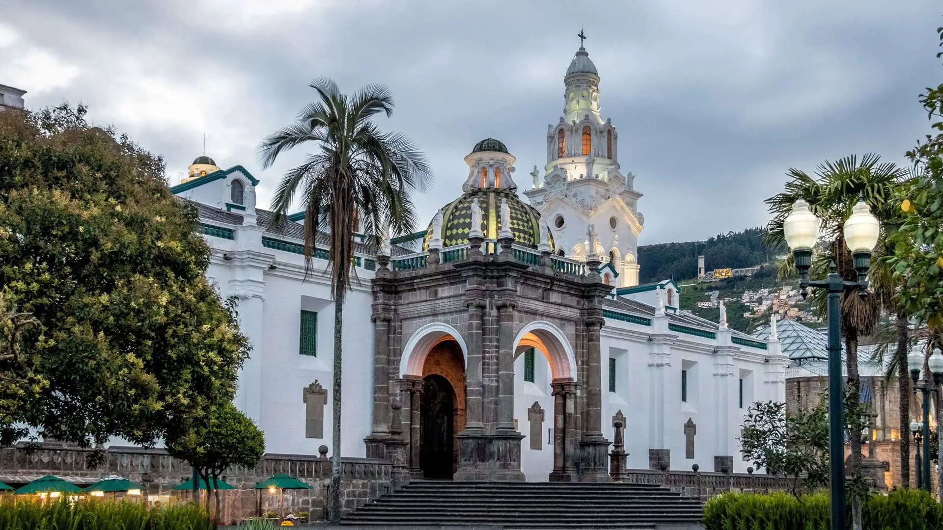 Quito Old Town and Middle of the World Tour